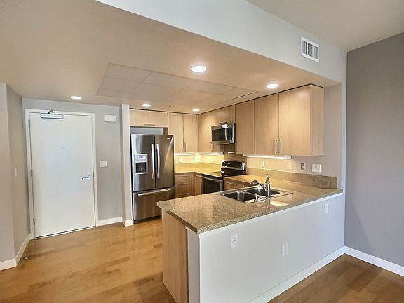 2nd image of 88 Bush St Unit 3190