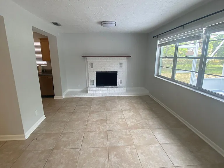 1317 Willow Rd — Photo 3