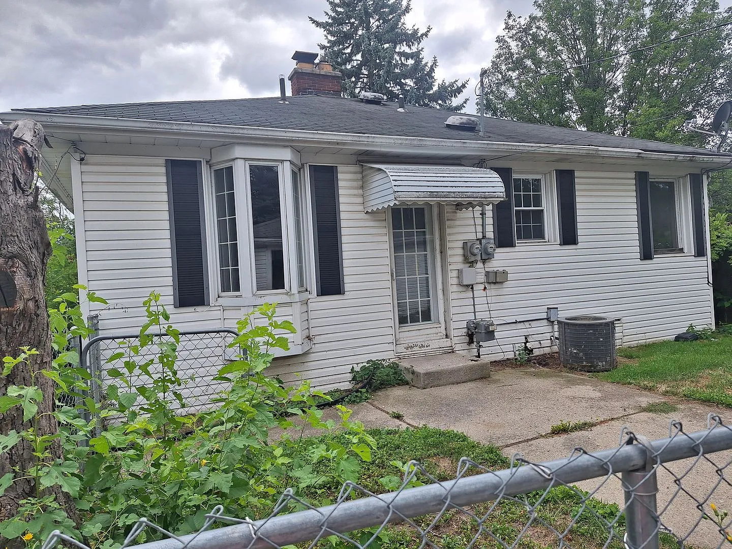 Adorable two bedroom home — Photo 1