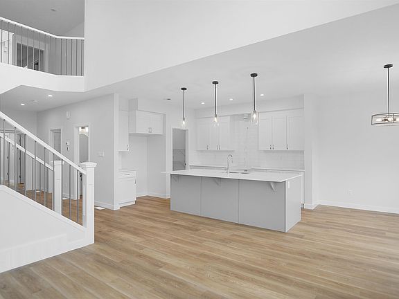 5th image of 56 Nerine Crescent St