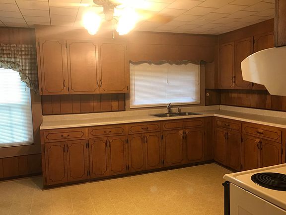 4th image of 502 College St