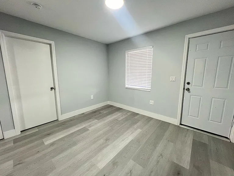 St George Apartments — Photo 6
