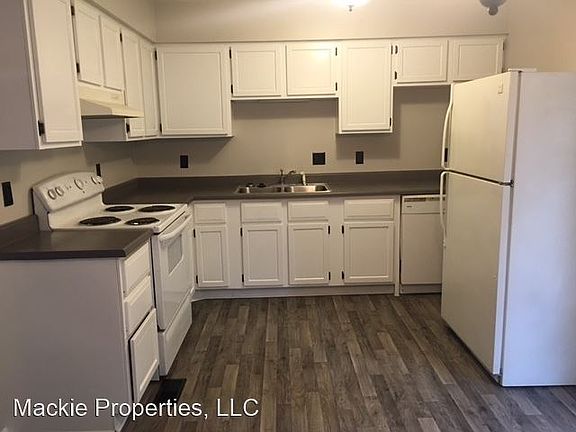 5th image of 415 N Chandler Dr
