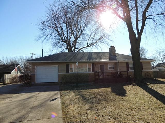 1st image of 303 SE 16th St