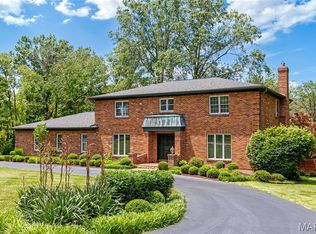 883 Amersham Dr, Saint Louis, MO 63141