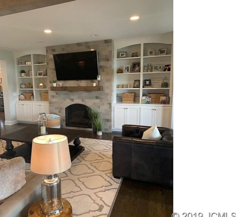2nd image of 1472 E Telegraph Hill Rd