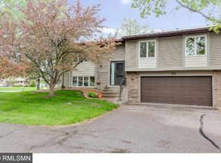 9390 Kingsview Ln N, Maple Grove, MN 55369