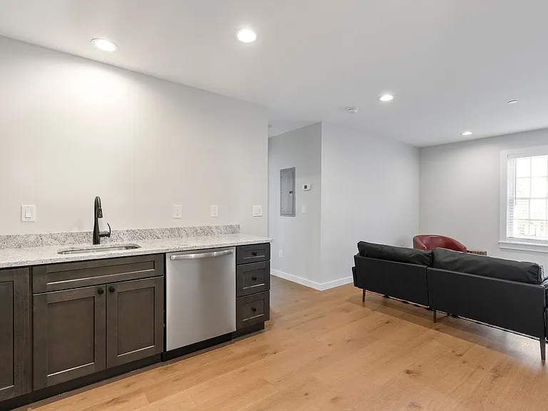 179 Butternut St — Photo 5