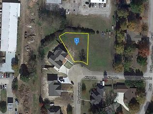 1704 Kings Ln, Commerce, TX 75428