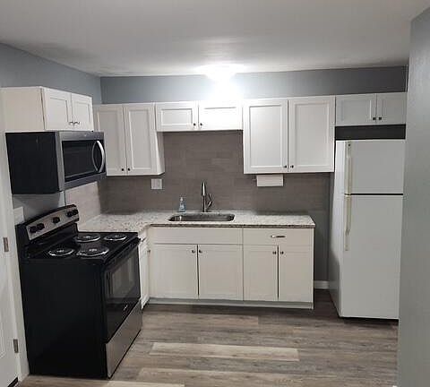 5th image of 244 Wright St