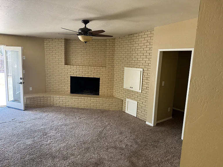1877 Honeysuckle Ln — Photo 7