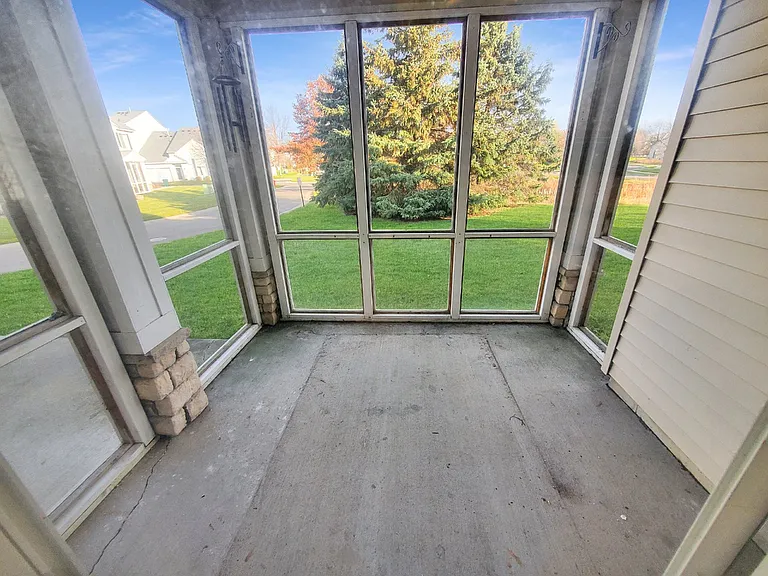 3840 Abercrombie Ln — Photo 2