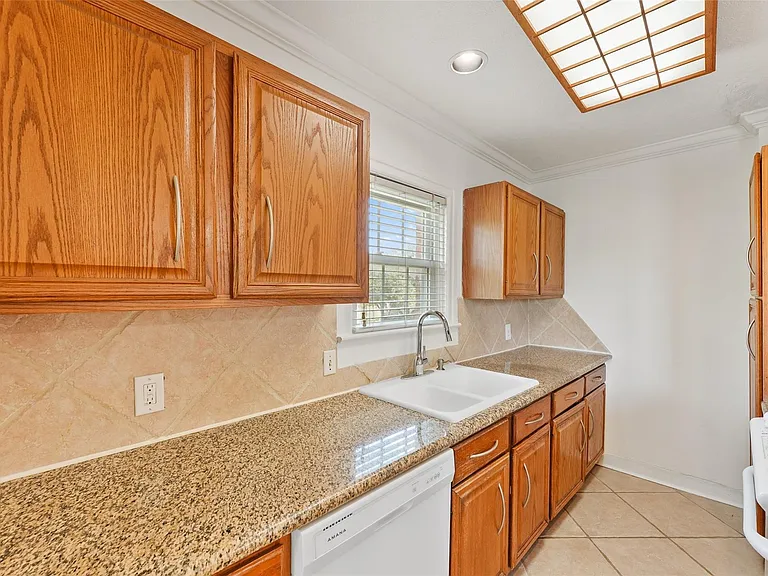 1637 Castle Ct — Photo 2