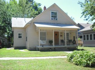 1301 E 8th Ave, Winfield, KS 67156