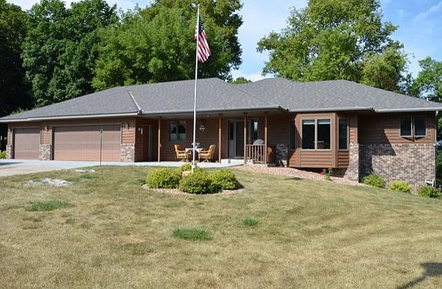 1st image of 601 Bernas Ln