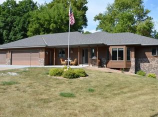 601 Bernas Ln, New Prague, MN 56071