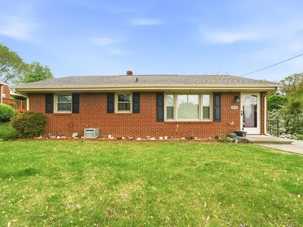 5011 Victoria St NW, Roanoke, VA 24017