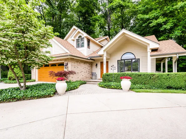 3320 Wyndwicke Dr, Saint Joseph, MI 49085