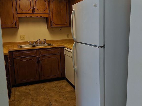 4th image of 518 W J St APT 1