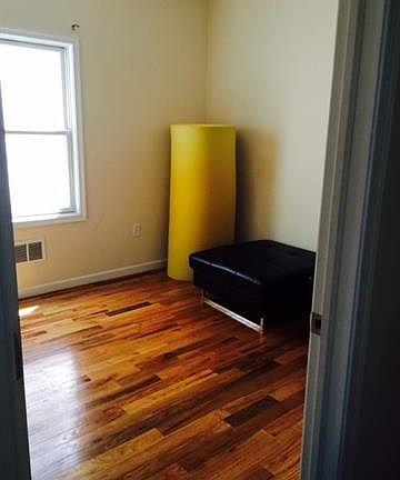 4th image of 54 Laidlaw Ave #1