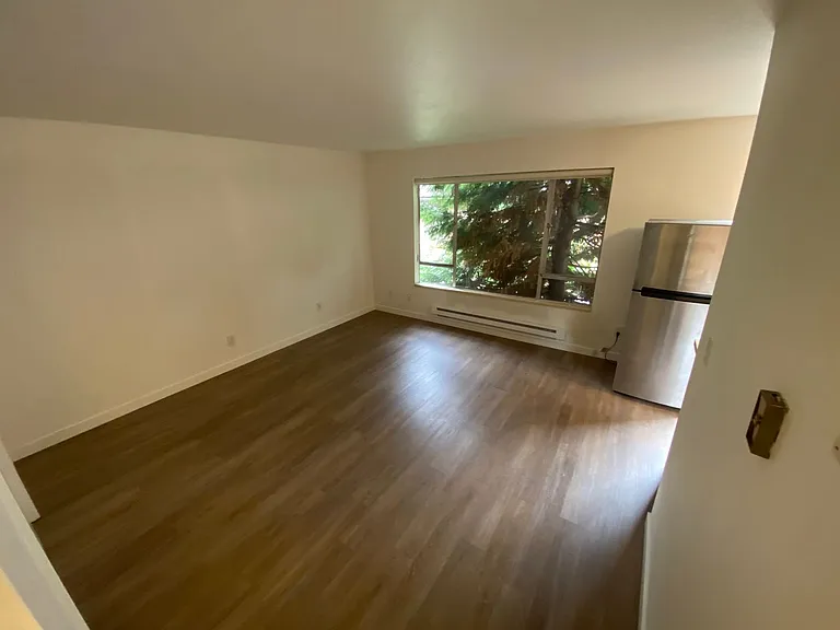 411 Harvard Ave East — Photo 4