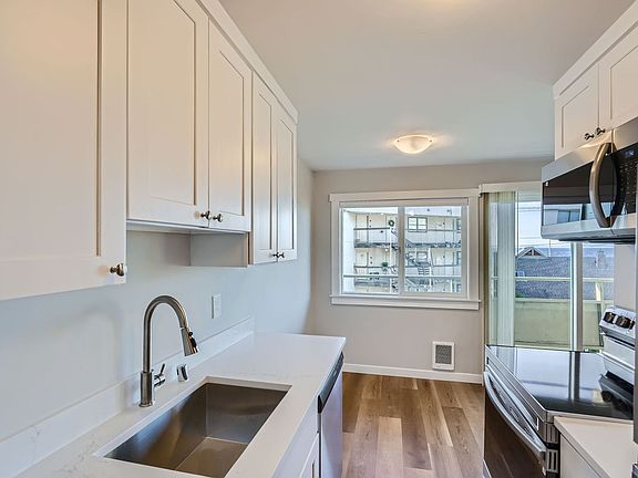 2nd image of 2324 Bonair Pl SW APT 31