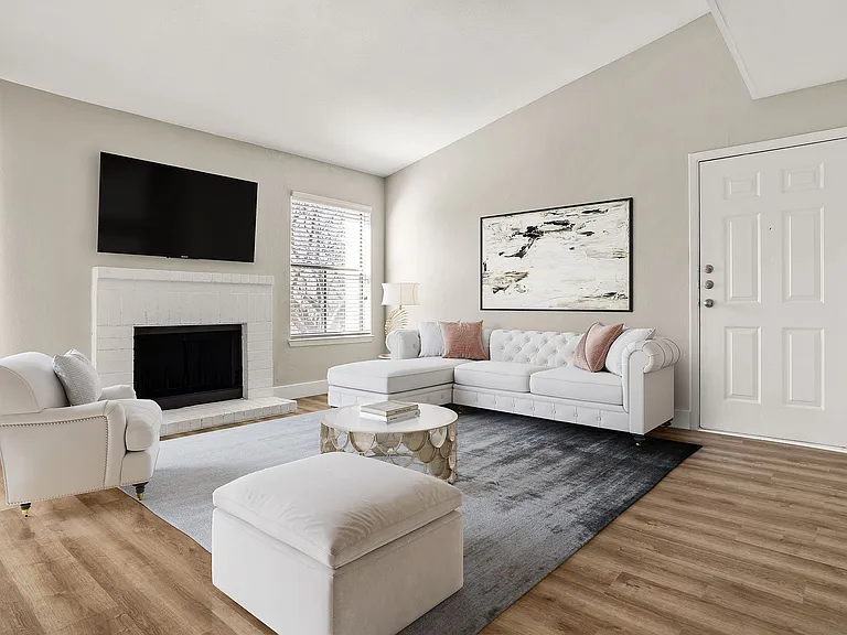 C235370 EnclaveAtBearCreek_VS Stills__1B1B2LivingRoom