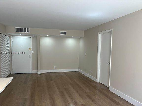 5th image of 17021 N Bay Rd APT 124