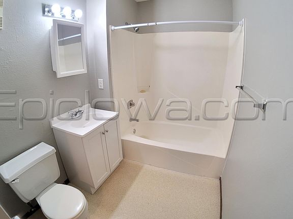 4th image of 20 N 10th Ave #1
