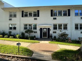1 Avon Cir, Pt Chester, NY 10573