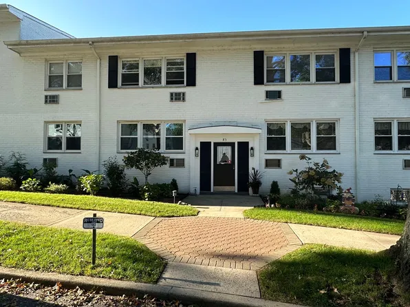 1 Avon Cir, Pt Chester, NY 10573