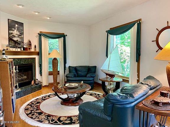 4th image of 407 E Danaher St