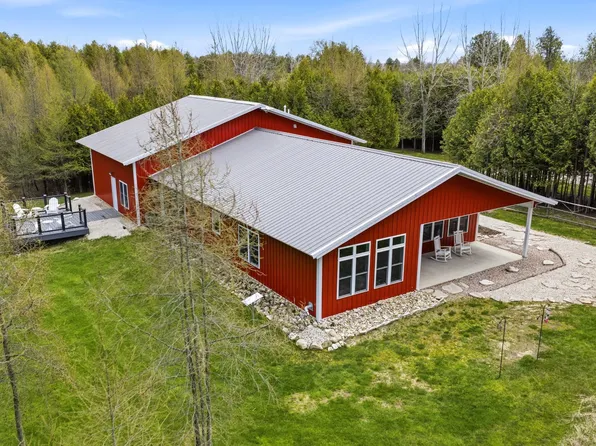 704 N Forest Dr, Forestville, WI 54213