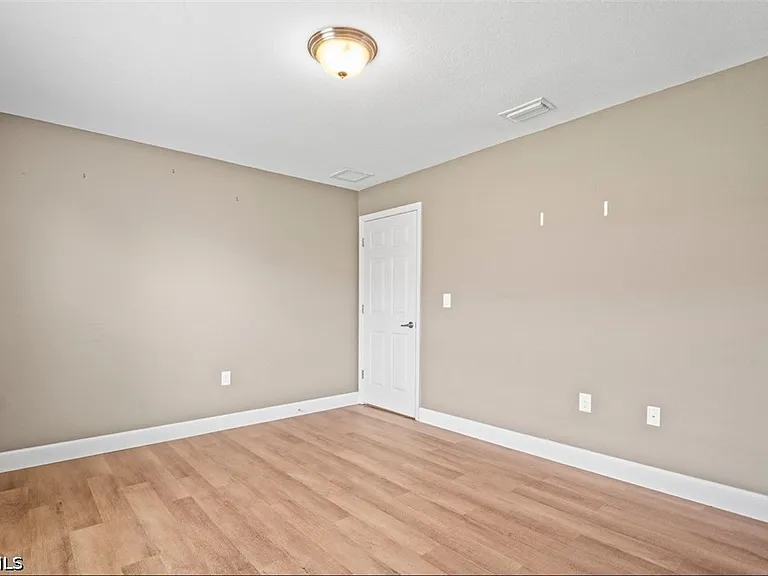 1530 Gretchen Ave S — Photo 22