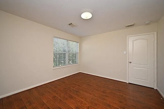 9403 Coatsworth Dr — Photo 12