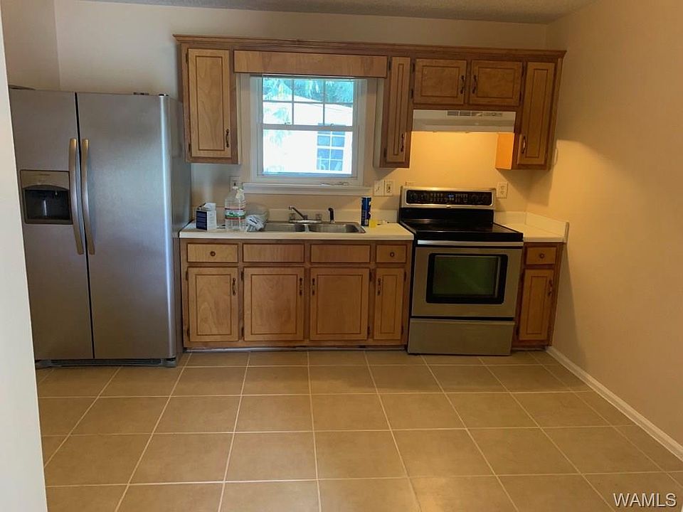 2nd image of 2205 1st St NE