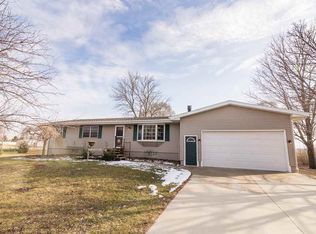 6023 W Mount Vernon Rd, Cedar Falls, IA 50613