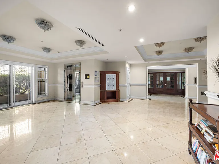 837 Crenshaw Blvd #301 — Photo 9