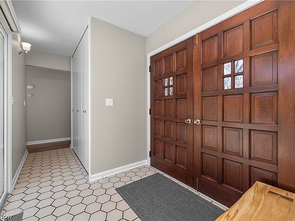 3rd image of 709 Wyleswood Dr