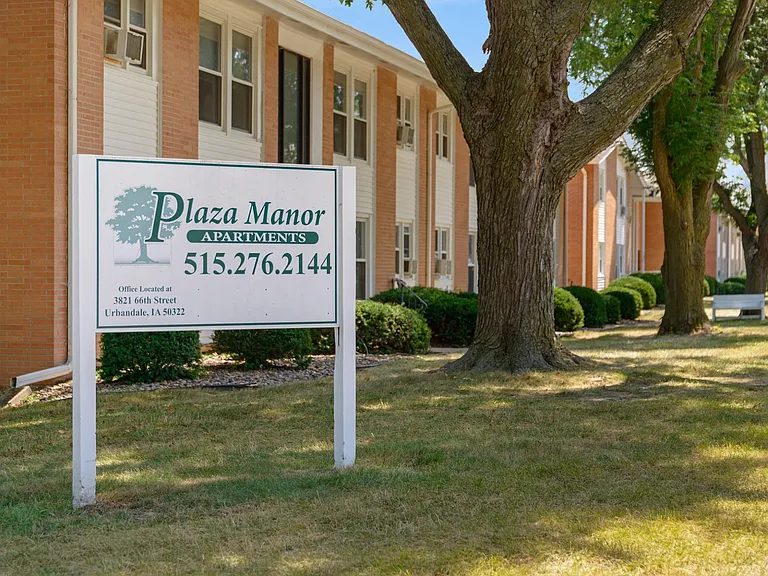 Plaza Manor — Photo 5
