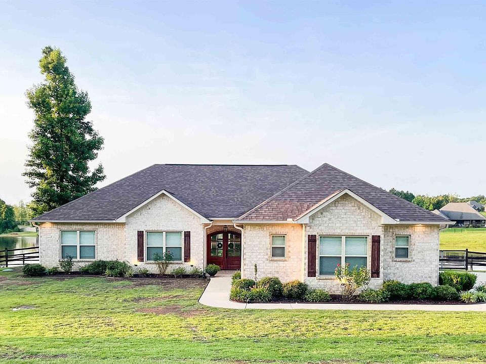 1st image of 8 Lewis Ln