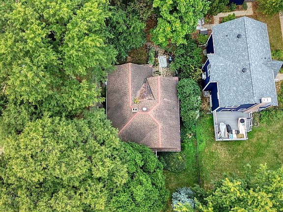 3rd image of 608 S Vine St