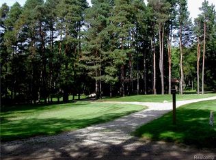 930 W Maple Rd, Milford, MI 48381