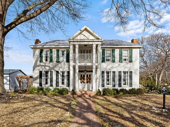 608 W 4th St, Tuscumbia, AL 35674