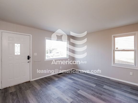 1557919_003_wm_-_living_room_13528683.jpg