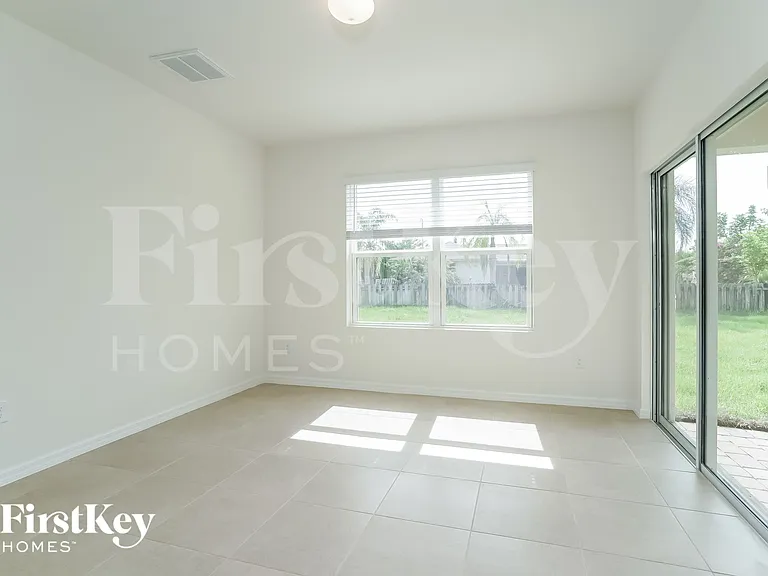 1622 SW 27th St — Photo 5