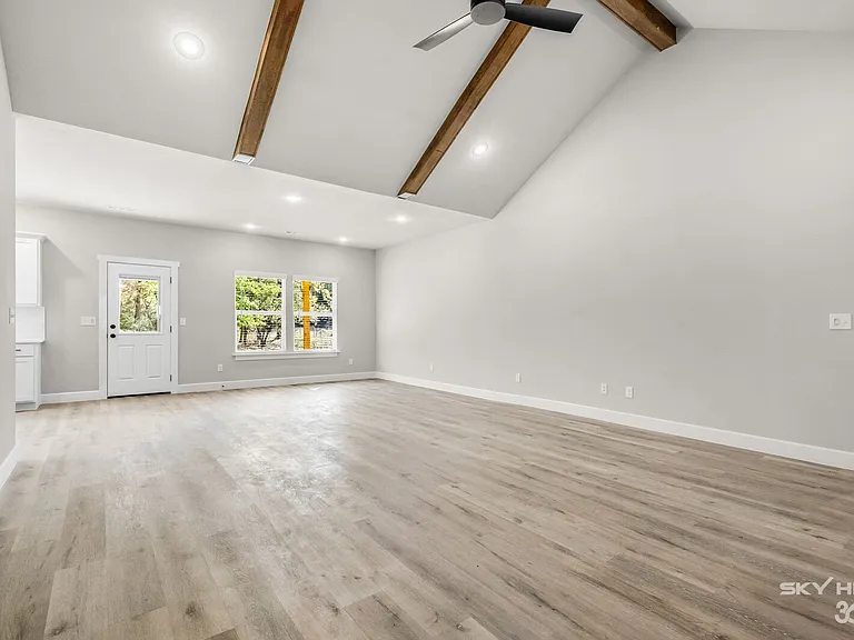 221 Dogwood St — Photo 3