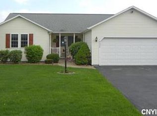 5020 Phaeton Ln, Syracuse, NY 13215