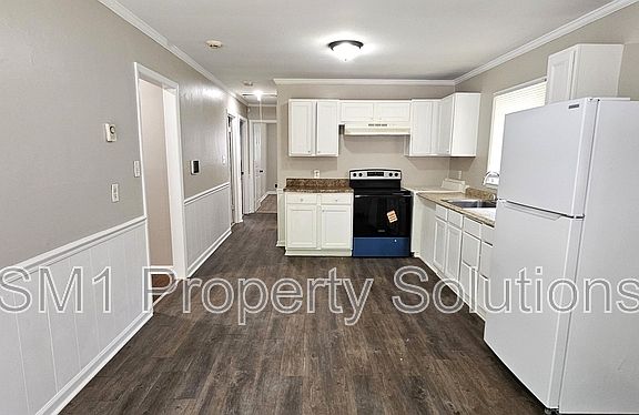 5th image of 1702 Spry St