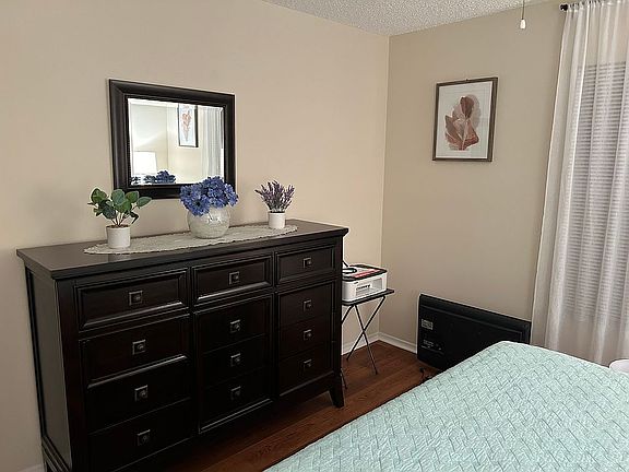 2nd image of 3520 Amelia Ave